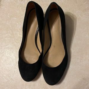Black Gianni Bini Suede Pumps